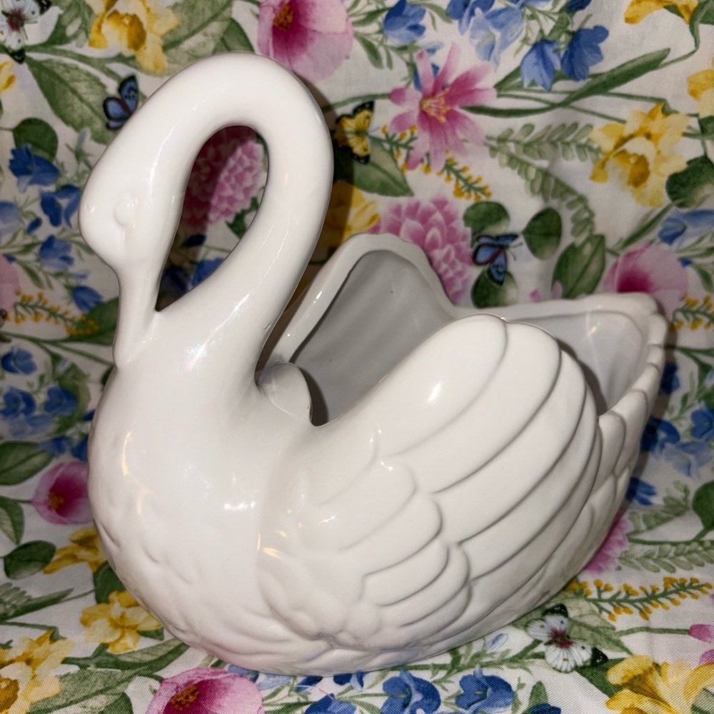 Elegant Ceramic Swan Planter 🦢 ✨